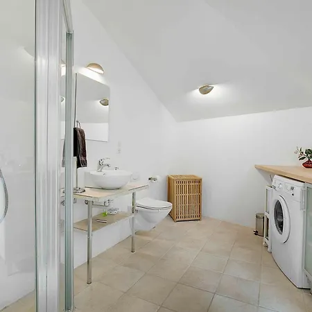 Scenic Summer House Near Quiet Lapping Waves * Kirke-Hyllinge