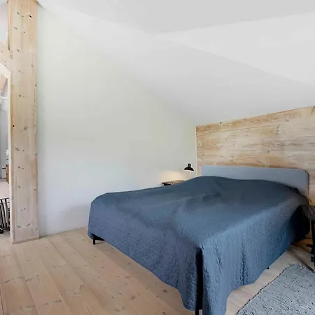 Scenic Summer House Near Quiet Lapping Waves Σπίτι διακοπών