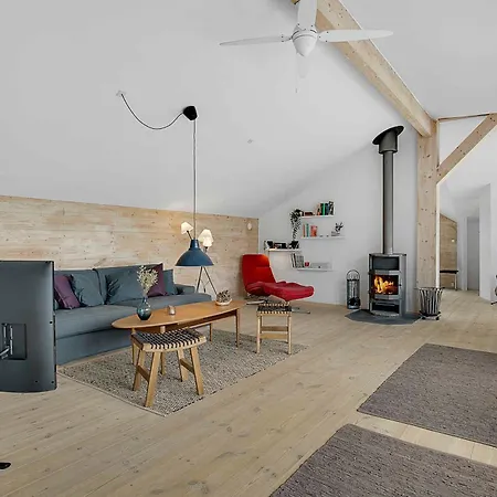 Scenic Summer House Near Quiet Lapping Waves *