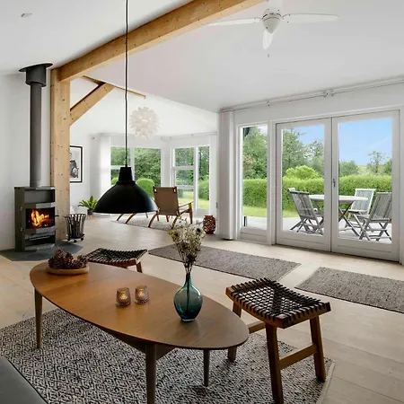 Σπίτι διακοπών Scenic Summer House Near Quiet Lapping Waves *