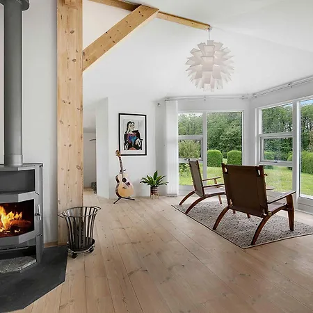 Ferienhaus Scenic Summer House Near Quiet Lapping Waves