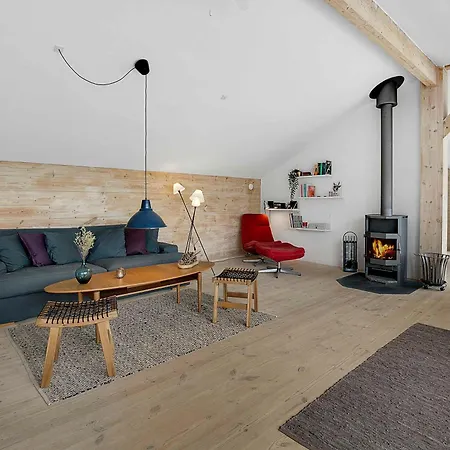 Scenic Summer House Near Quiet Lapping Waves