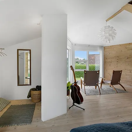 Casa de Férias Scenic Summer House Near Quiet Lapping Waves *