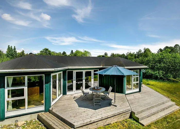 Scenic Summer House Near Quiet Lapping Waves * Kirke-Hyllinge